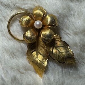 Estate Gold Leaf Brooch with Pearl Center